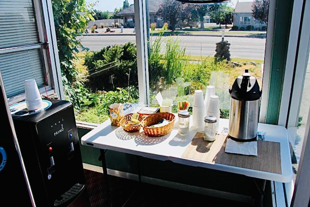 Sage N Sand Motel Moses Lake Extérieur photo